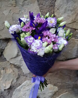 Lizanšu pušķis ar īrisiem