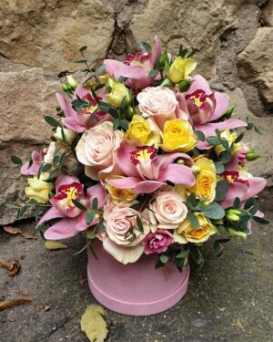 Orhideju, rožu kompozīcija