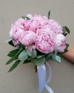 Rozā peoniju pušķis.