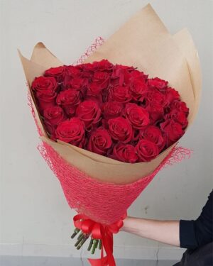Sarkanu rožu (50 - 60 cm) pušķis
