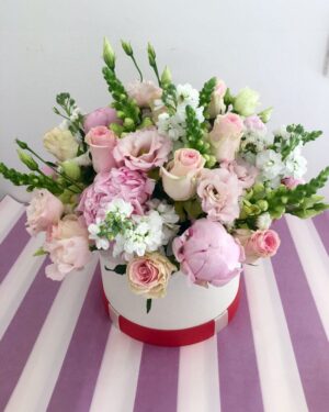 Ziedi dāvanu kastē