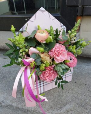 Ziedu kaste Rozā aploksne