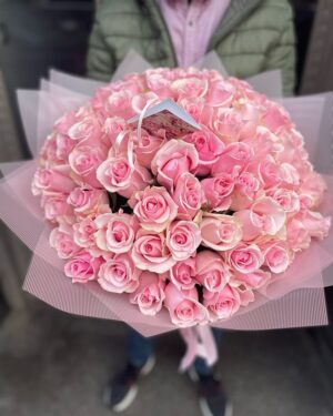 51 roze dekoratīvā iepakojumā