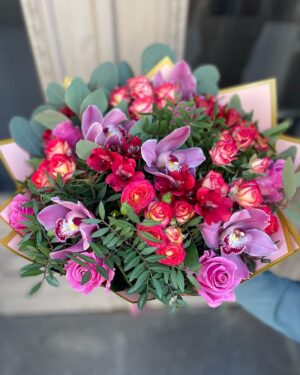 Ziedu pušķis spilgtās krāsās