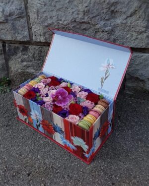 Ziedu kastīte ar makarūniem